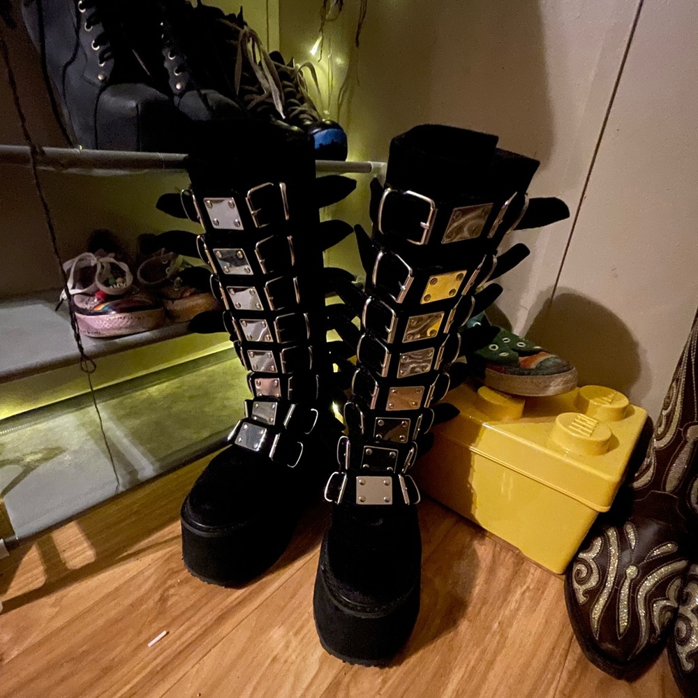 Demonia 318s